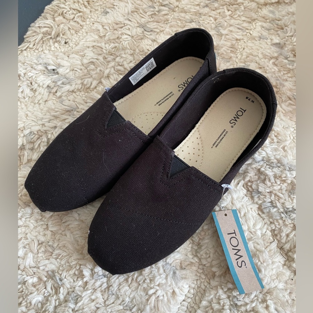 Black TOMS